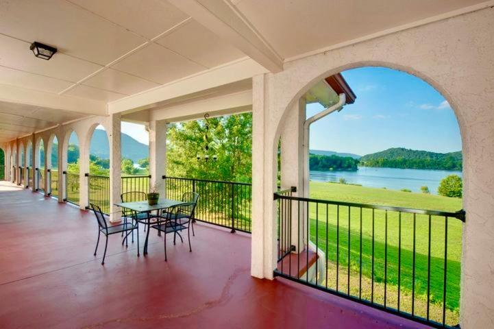 Elder Mountain Room At Tennessee Riverplace Chattanooga Extérieur photo